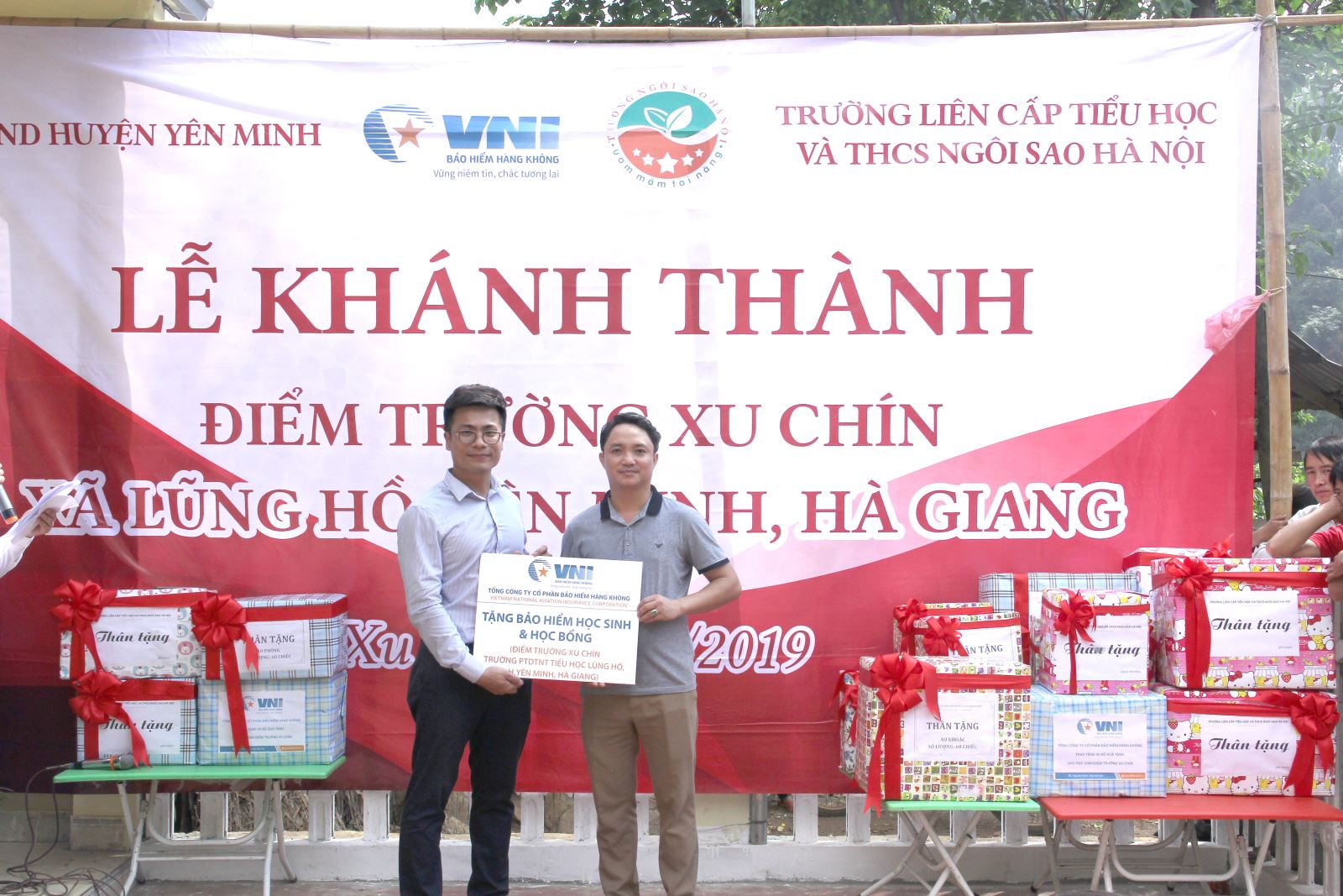 VNI chia sẻ yêu thương đến các em học sinh điểm trường Xu Chín 2