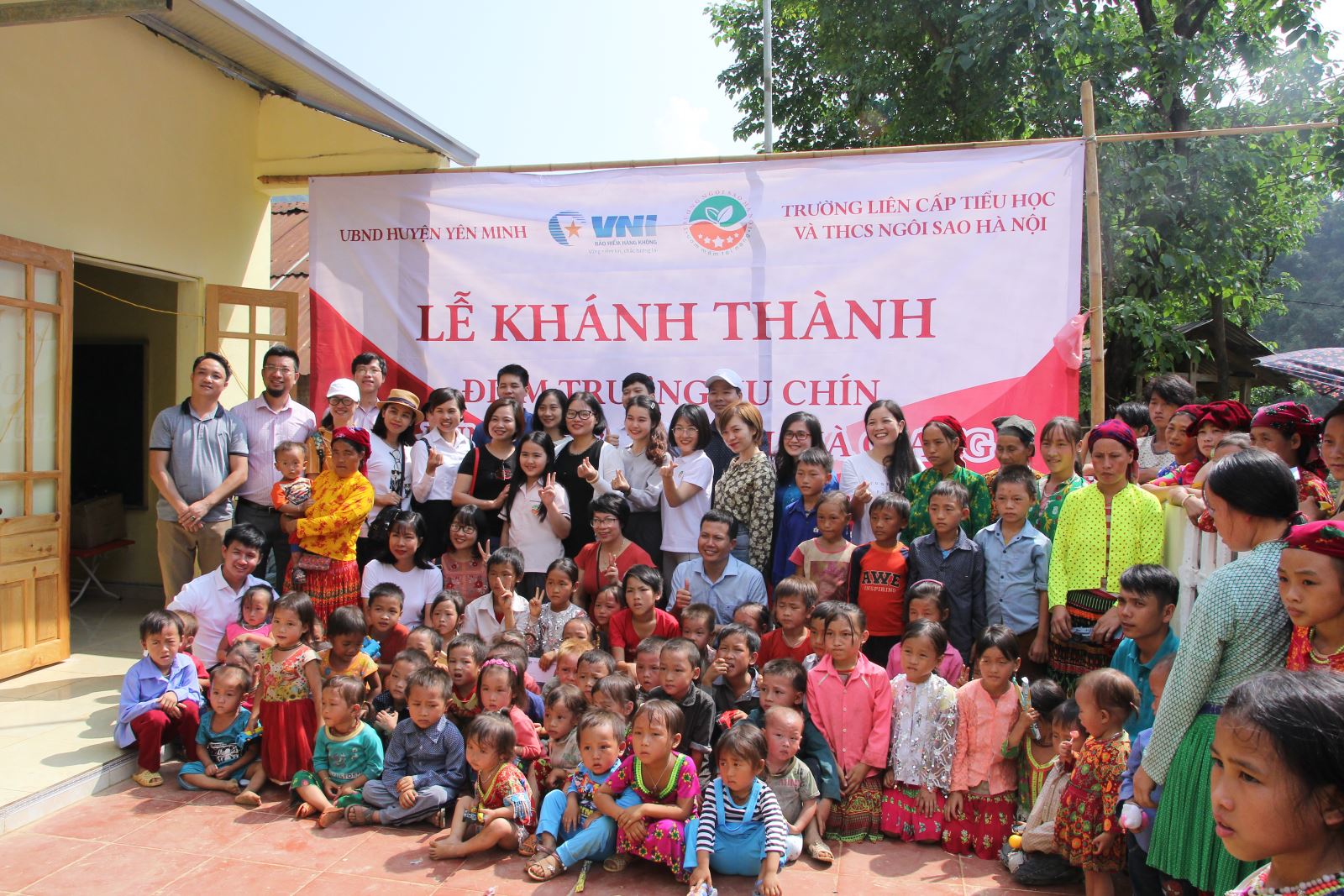 VNI chia sẻ yêu thương đến các em học sinh điểm trường Xu Chín 1