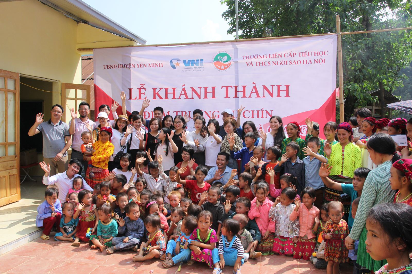 VNI chia sẻ yêu thương đến các em học sinh điểm trường Xu Chín 4