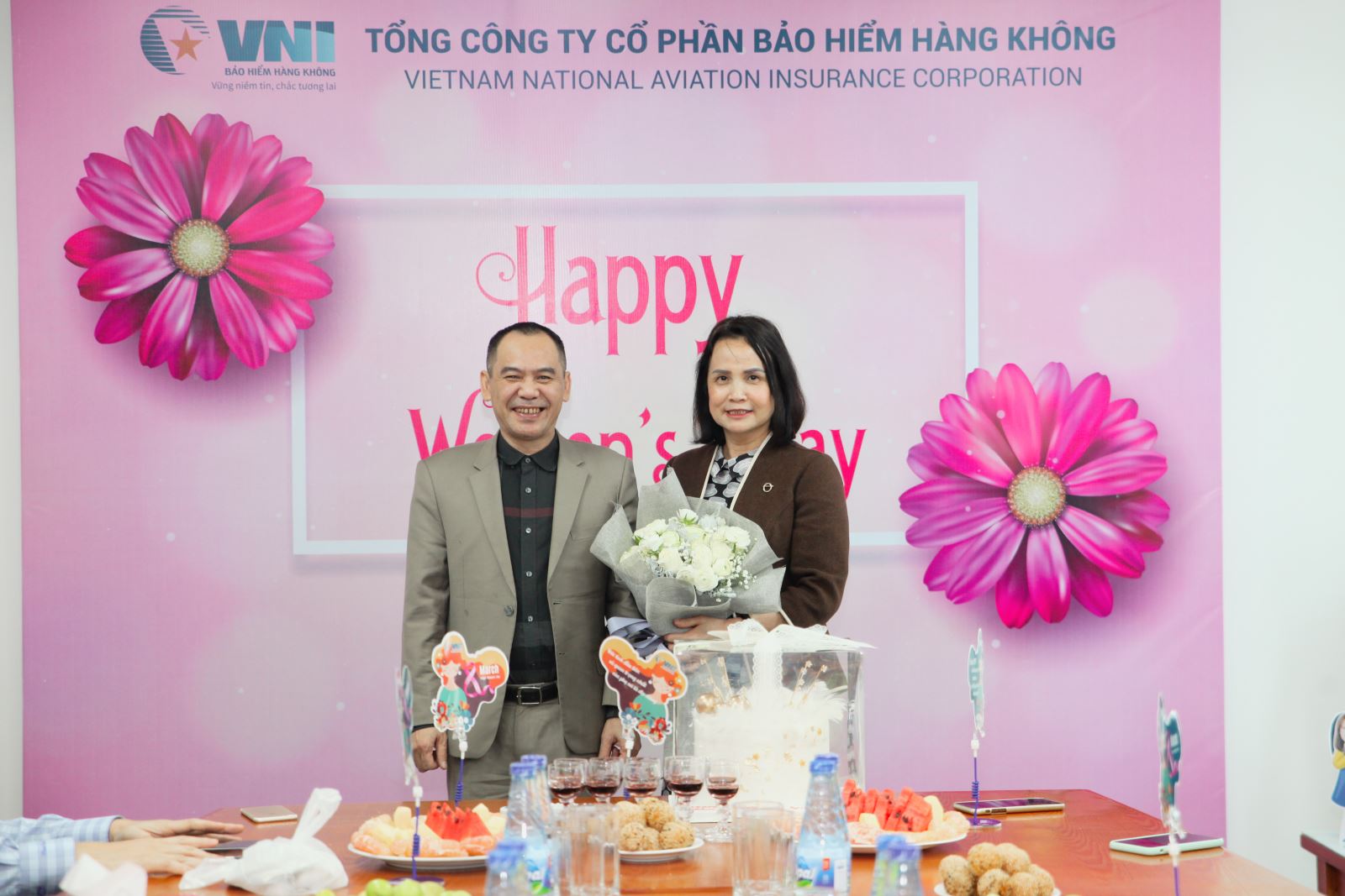 VNI mít tinh chào mừng ngày Quốc tế phụ nữ 8-3